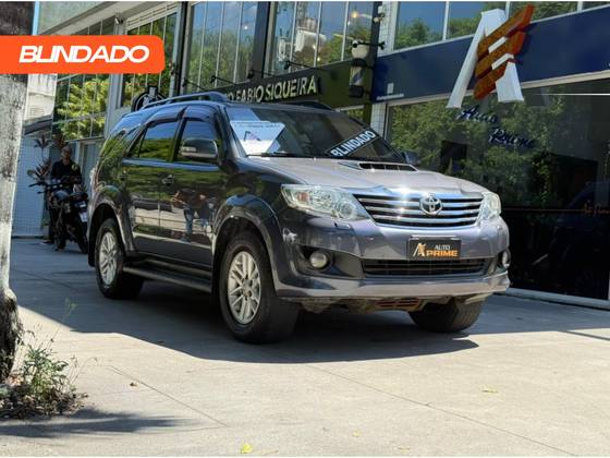 TOYOTA HILUX 3.0 SRV 4X4 CD 7 LUGARES 16V TURBO INTERCOOLER DIESEL 4P AUTOMÁTICO